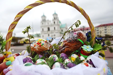 Greek Easter Feast 2025 | RoadTopper