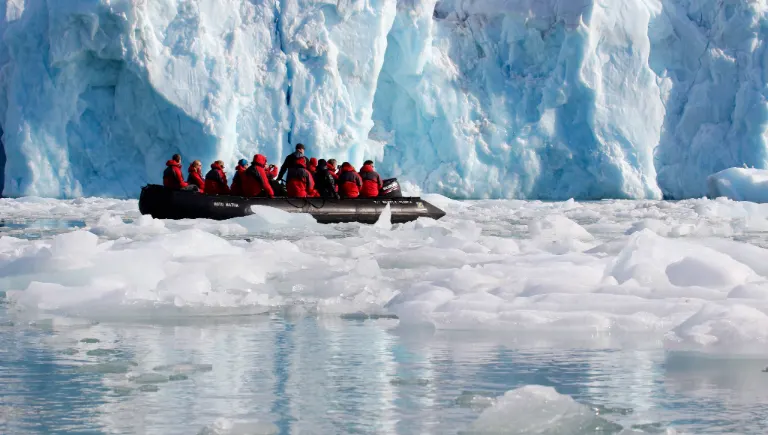 Tourists in Svalbard | Illegal to Die