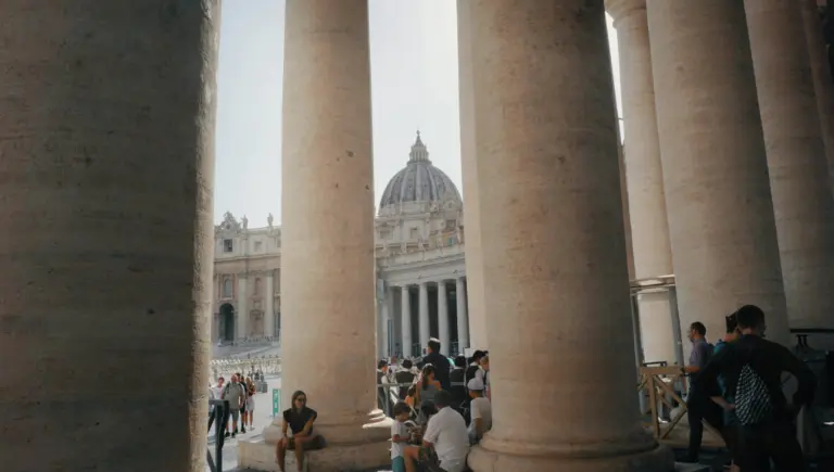 Tourists inside St. Paul’s | Whispering Gallery