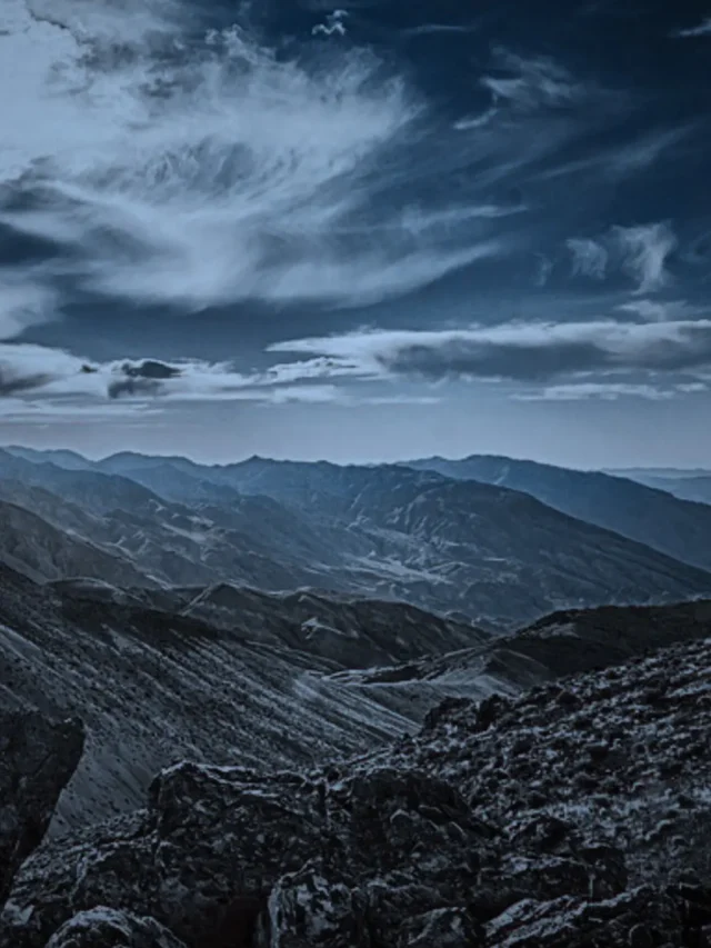 7 Eerie Clues Behind the Mystery of the Moving Rocks in Death Valley